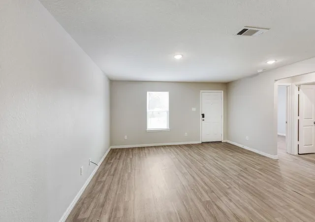 Photo 2 of Single family home for sale at 423 Armstrong St, Houston, TX 77029 | MLS# 28592869 | Listing updated on 2026-08-27
