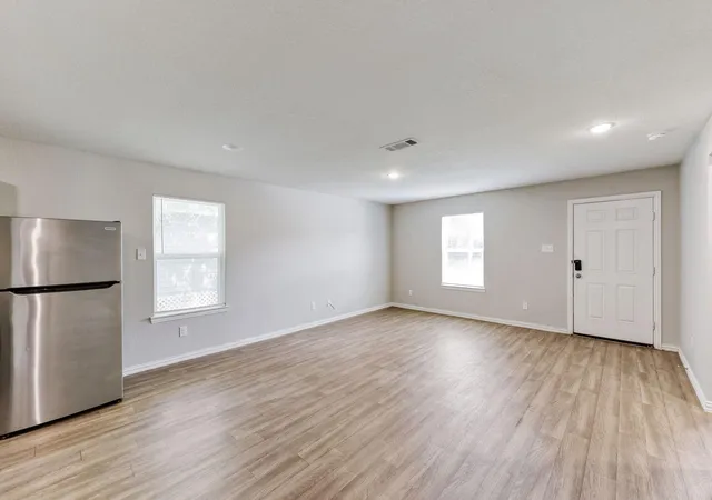 Photo 3 of Single family home for sale at 423 Armstrong St, Houston, TX 77029 | MLS# 28592869 | Listing updated on 2026-08-27
