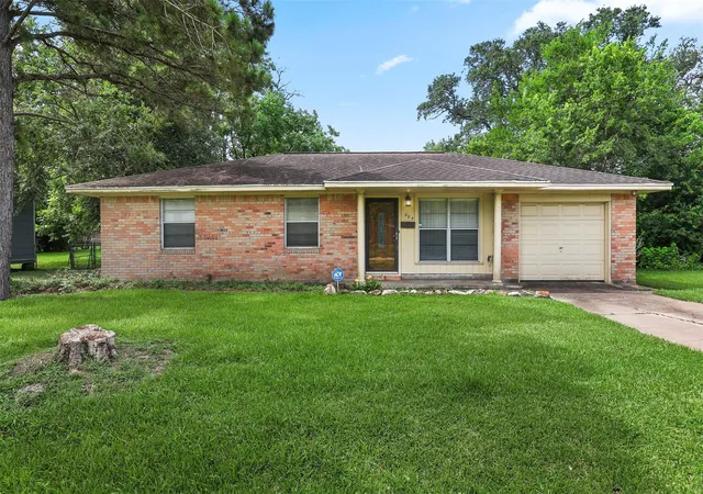 Homes for sale in La Marque, TX | 605 Honeysuckle Dr, La Marque, TX 77568 | MLS# 79158764