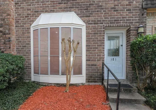 3rd image of 840 Threadneedle St #181, Houston, TX 77079 | MLS# 52602584