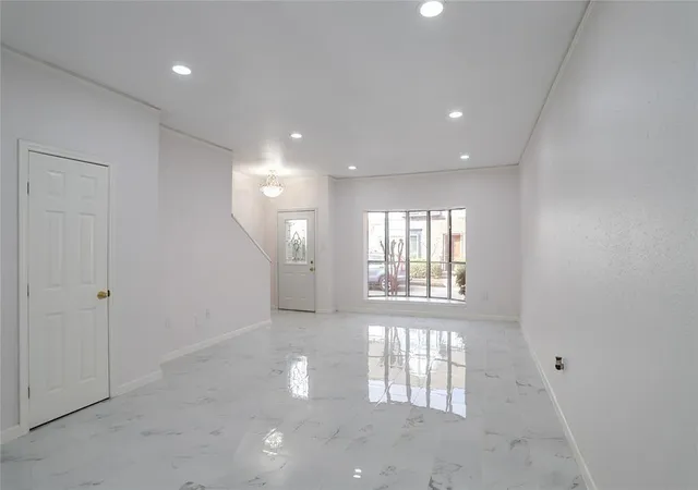 5th image of 840 Threadneedle St #181, Houston, TX 77079 | MLS# 52602584