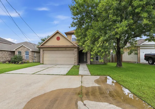 1st image of 2325 Shady Tree Ln, Conroe, TX 77301 | MLS# 17277555