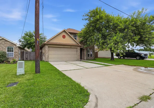 3rd image of 2325 Shady Tree Ln, Conroe, TX 77301 | MLS# 17277555
