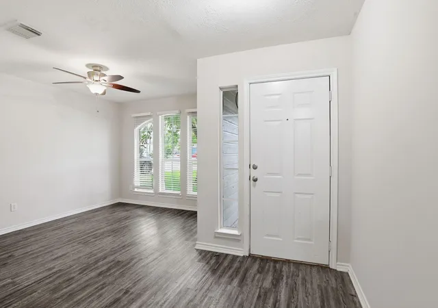 5th image of 2325 Shady Tree Ln, Conroe, TX 77301 | MLS# 17277555