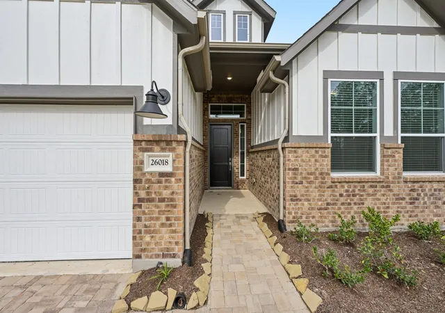 Photo 3 of Single family home for sale at 26018 S Outrider Banks, Montgomery, TX 77316 | MLS# 18070873 | Listing updated on 2026-09-12