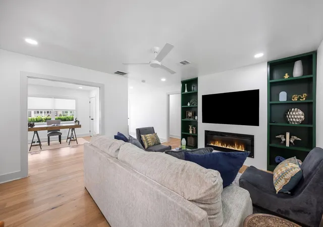 Photo 3 of Sale Pending at 1823 Millwood Dr, Houston, TX 77008 | MLS# 77211020 | Listing updated on 2026-09-09
