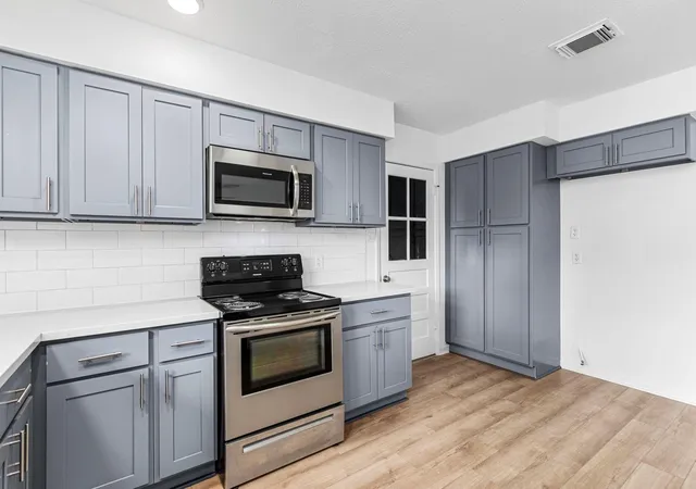 5th image of 107 Bledsoe St, Hempstead, TX 77445 | MLS# 81483236