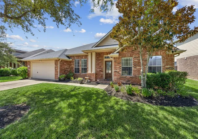 Photo 2 of Single family home for sale at 914 Fort Hl Ln, Rosenberg, TX 77469 | MLS# 8129952 | Listing updated on 2026-10-05