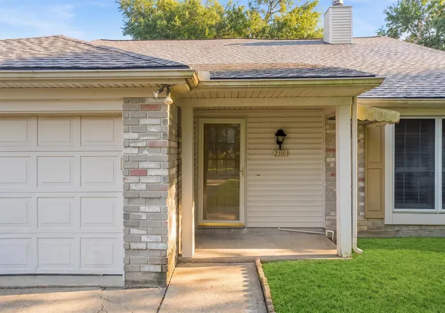 Photo 3 of Single family home for sale at 2316 Francis Dr, Pearland, TX 77581 | MLS# 2399473 | Listing updated on 2026-09-17