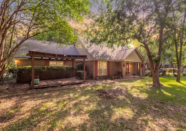 Homes for sale in Sour Lake, TX | 334 Pinehurst Dr, Sour Lake, TX 77659 | MLS# 41894166
