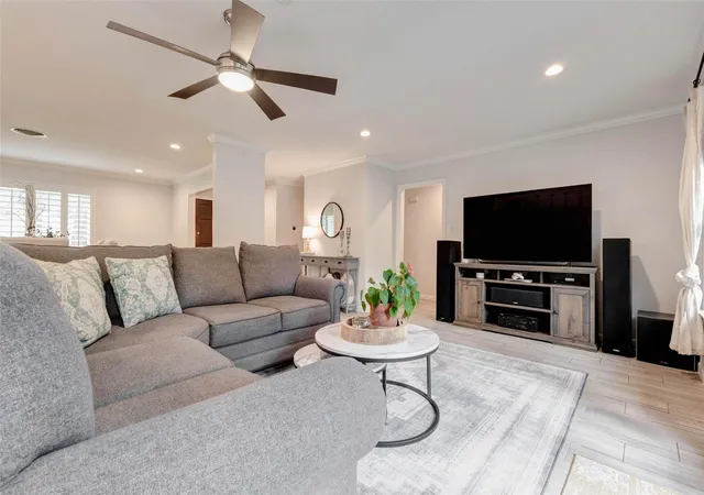 5th image of 1615 Imperial Crown Dr, Houston, TX 77043 | MLS# 11033553