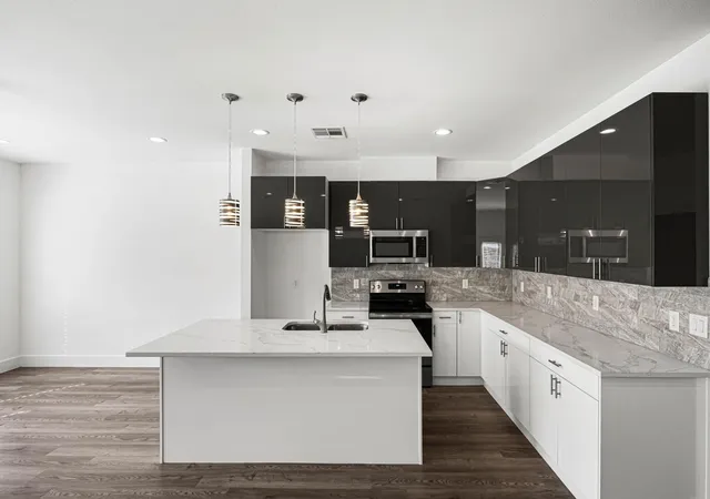 5th image of 4512 Noble St, Houston, TX 77020 | MLS# 98076656