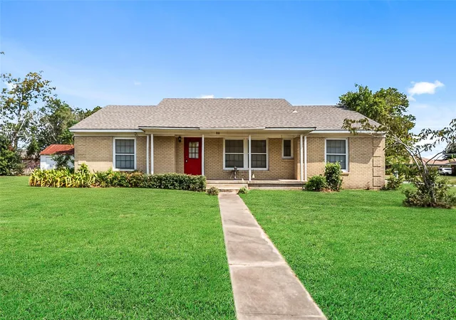 Photo 2 of Single family home for sale at 810 Main St, Hempstead, TX 77445 | MLS# 45442720 | Listing updated on 2026-09-08