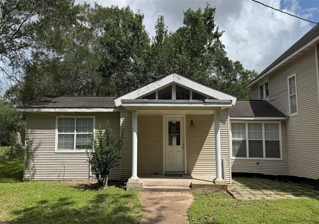 3rd image of 411 Church St, El Campo, TX 77437 | MLS# 25414674