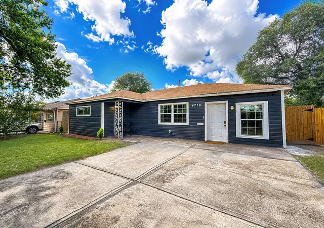 image of 4718 Meadow Park Dr, Houston, TX 77048 | MLS# 71011669