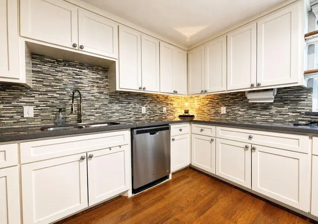 image of 4718 Meadow Park Dr, Houston, TX 77048 | MLS# 71011669