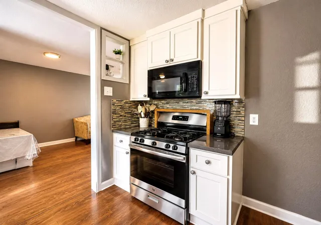 image of 4718 Meadow Park Dr, Houston, TX 77048 | MLS# 71011669