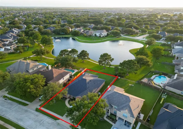 1st image of 405 Wickford Ct, League City, TX 77573 | MLS# 81566473