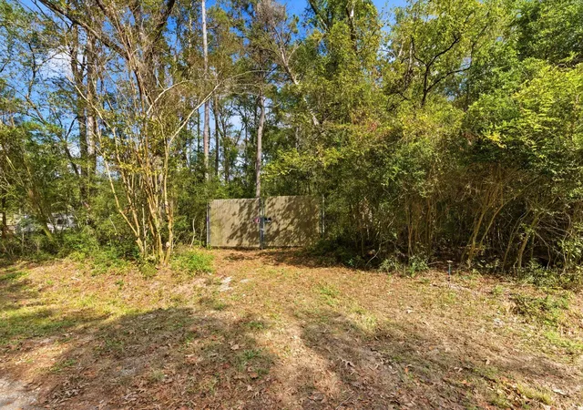 Photo 3 of Land for sale at 11091 Newton Cir, Conroe, TX 77303 | MLS# 21440365 | Listing updated on 2026-07-20