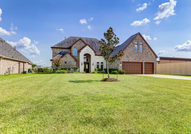 Photo 3 of Sale Pending at 108 Waterstone Dr, Montgomery, TX 77356 | MLS# 73630520 | Listing updated on 2026-09-20