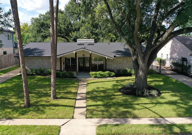 2nd image of 10610 Chevy Chase Dr, Houston, TX 77042 | MLS# 23089429