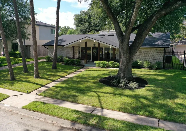 3rd image of 10610 Chevy Chase Dr, Houston, TX 77042 | MLS# 23089429