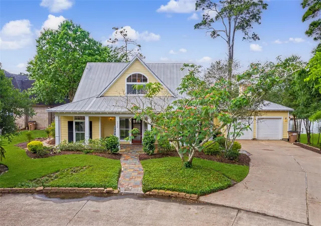 Photo 2 of Single family home for sale at 3924 Amanda Ct, Dickinson, TX 77539 | MLS# 81889866 | Listing updated on 2026-09-14