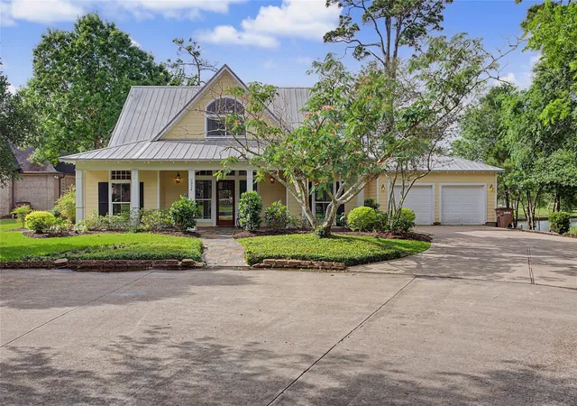 Photo 3 of Single family home for sale at 3924 Amanda Ct, Dickinson, TX 77539 | MLS# 81889866 | Listing updated on 2026-09-14