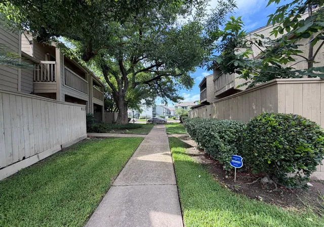 Photo 1 of Sale Pending at 9333 Pagewood Ln, Houston, TX 77063 | MLS# 27693877 | Listing updated on 2026-09-20