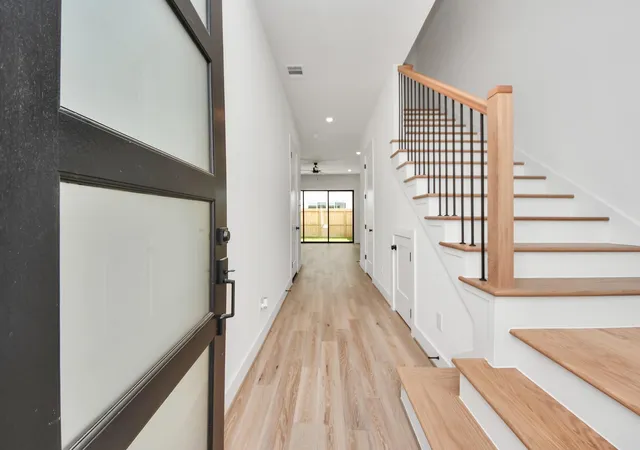 Photo 3 of Sale Pending at 1418 Caywood Ln #D, Houston, TX 77055 | MLS# 95753782 | Listing updated on 2026-09-15