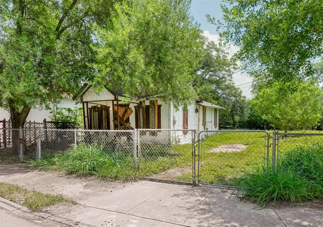 5th image of 904 S San Joaquin Ave, San Antonio, TX 78237 | MLS# 52568416