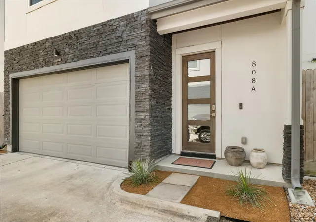 Photo 2 of Single family home for sale at 808 Woodcrest Dr #A, Houston, TX 77018 | MLS# 60043853 | Listing updated on 2026-07-24