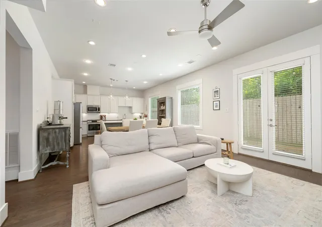 Photo 3 of Single family home for sale at 808 Woodcrest Dr #A, Houston, TX 77018 | MLS# 60043853 | Listing updated on 2026-07-24