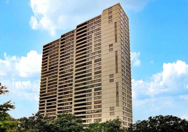 2nd image of 14 Greenway Plz #6P, Houston, TX 77046 | MLS# 33479496