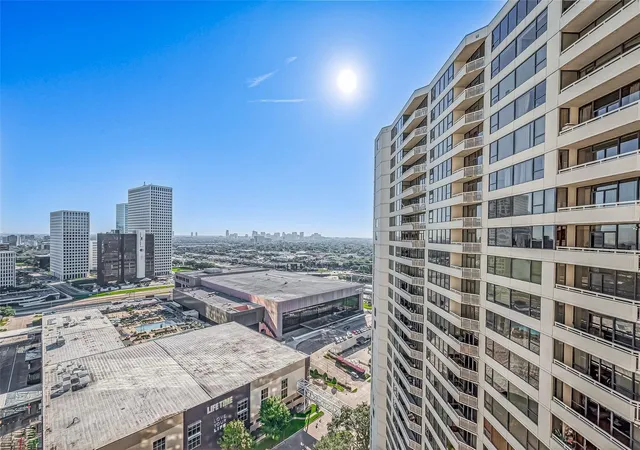 Listing Photo 4 - Condo for sale in building located at 14 Greenway Plz, Houston, TX 77046 - Unit #6P