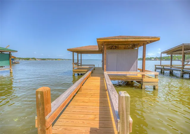 2nd image of 320 Lakefront Dr, Onalaska, TX 77360 | MLS# 66355003