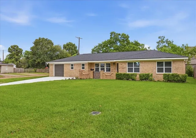 2nd image of 1716 Avenue E, Nederland, TX 77627 | MLS# 22499885