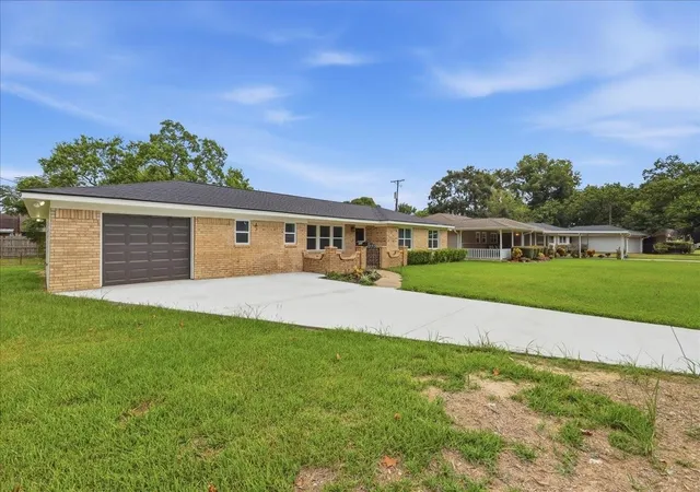 3rd image of 1716 Avenue E, Nederland, TX 77627 | MLS# 22499885
