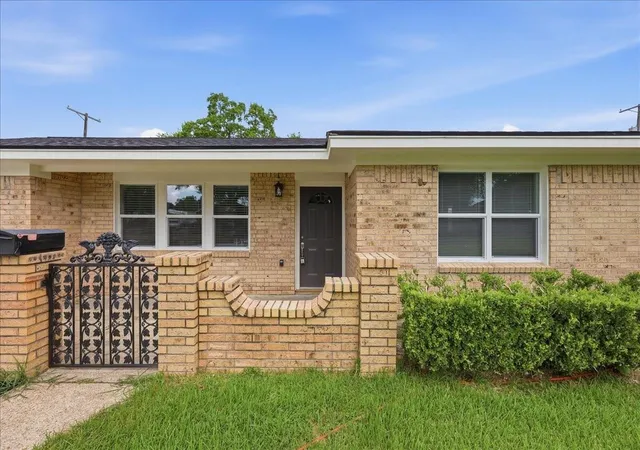 4th image of 1716 Avenue E, Nederland, TX 77627 | MLS# 22499885