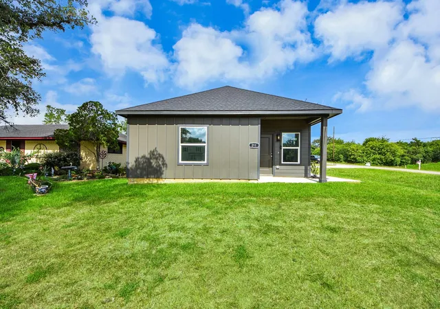 Homes for sale in Hempstead, TX | 211 19Th St, Hempstead, TX 77445 | MLS# 55171529