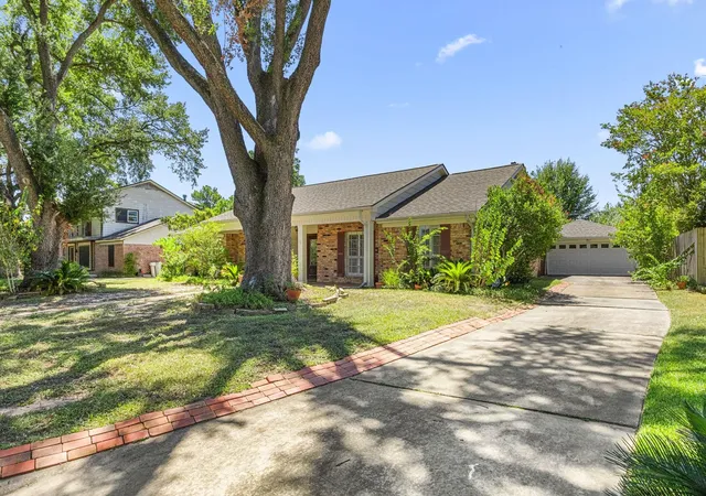 2nd image of 11311 Cold Spring Dr, Houston, TX 77043 | MLS# 96775510