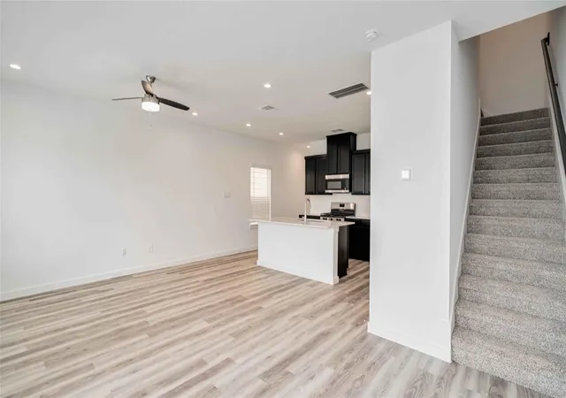 3rd image of 12930 Ami And Tami Pl, Houston, TX 77048 | MLS# 55594448