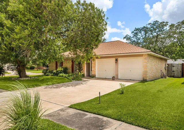 Photo 1 of Sale Pending at 302 Forest Hills Dr, League City, TX 77573 | MLS# 44800367 | Listing updated on 2026-08-29