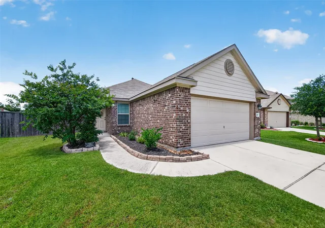 2nd image of 8639 River Crest Dr, Baytown, TX 77521 | MLS# 27114187
