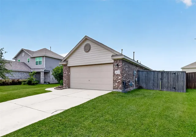4th image of 8639 River Crest Dr, Baytown, TX 77521 | MLS# 27114187