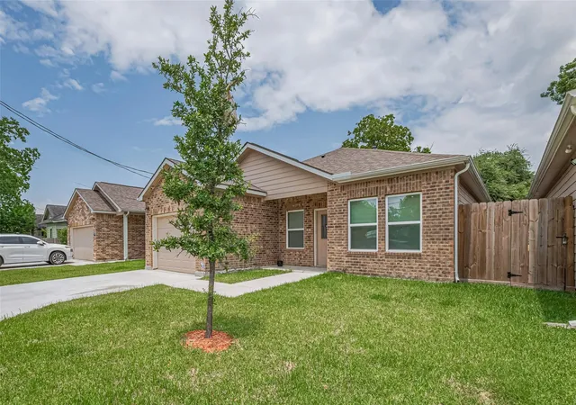 4th image of 7981 Saint Louis St, Houston, TX 77028 | MLS# 3884649