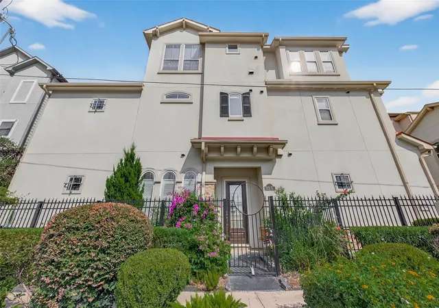 Homes for sale in Houston, TX | 931 W 23rd St #K, Houston, TX 77008 | MLS# 18588823