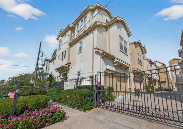 Homes for sale in Houston, TX | 931 W 23rd St #K, Houston, TX 77008 | MLS# 18588823
