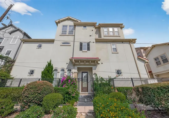 Homes for sale in Houston, TX | 931 W 23Rd St #K, Houston, TX 77008 | MLS# 18588823