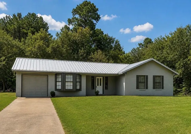 Photo 1 of Single family home for sale at 703 Sterling Ct, Crockett, TX 75835 | MLS# 73121117 | Listing updated on 2026-08-29